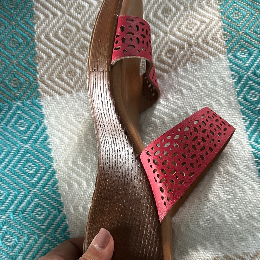 Italian Shoemakers Red Sandals - Picture 6 of 9